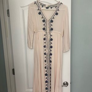PinkBlush Beige Floral Embroidered Midi Dress Sz S
